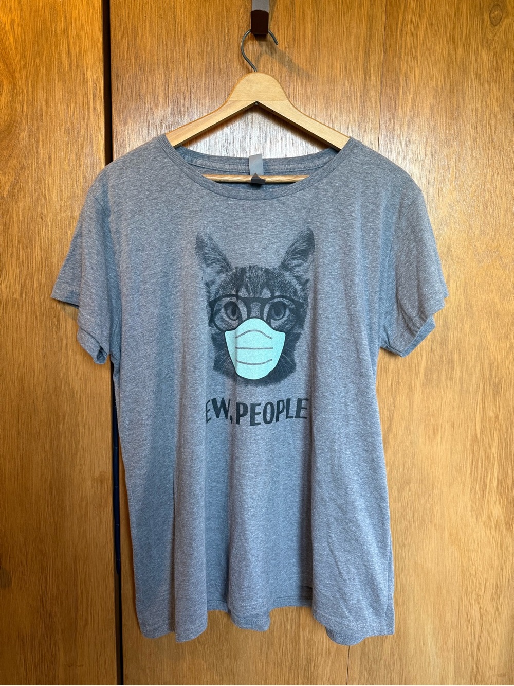 Light Weight Heathered Gray Tshirt with Cat W/Mask “Ew, People”